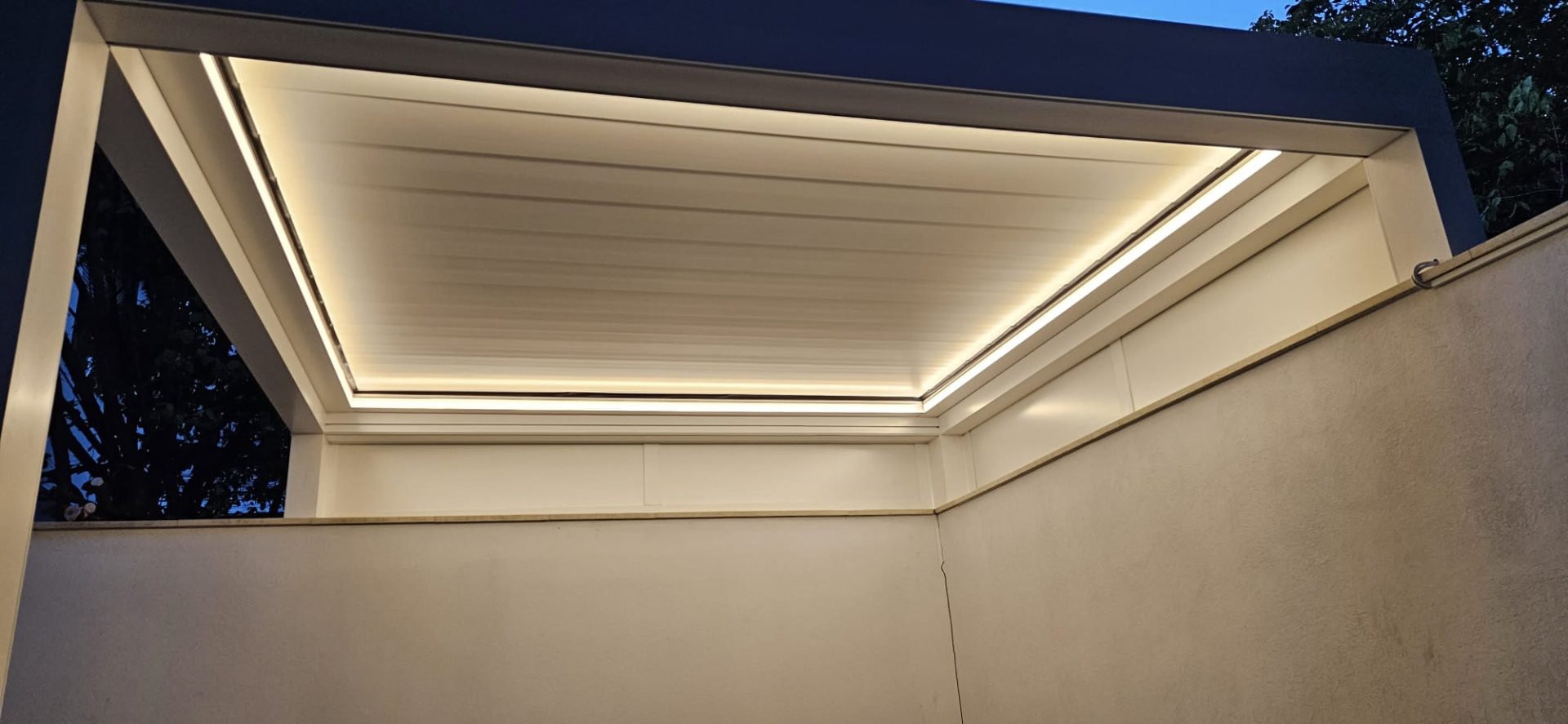 Pergola Bioclimatica Retractabila cu Iluminare LED