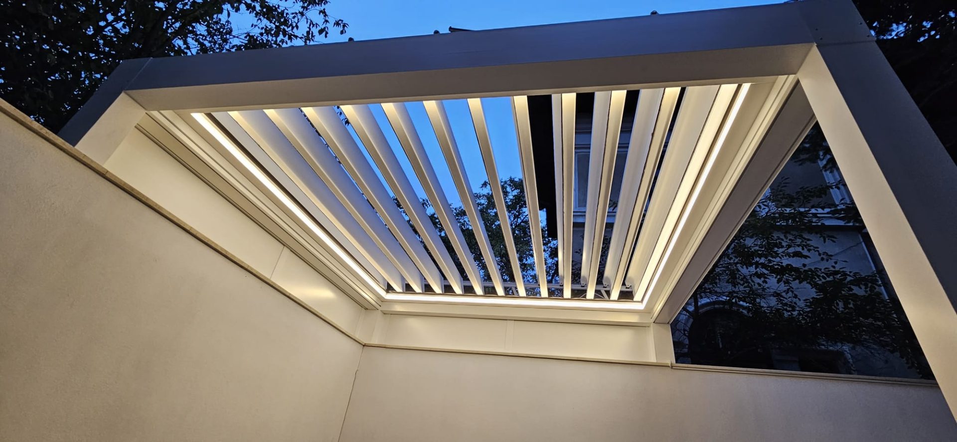 Pergola Bioclimatica Retractabila cu Iluminare LED