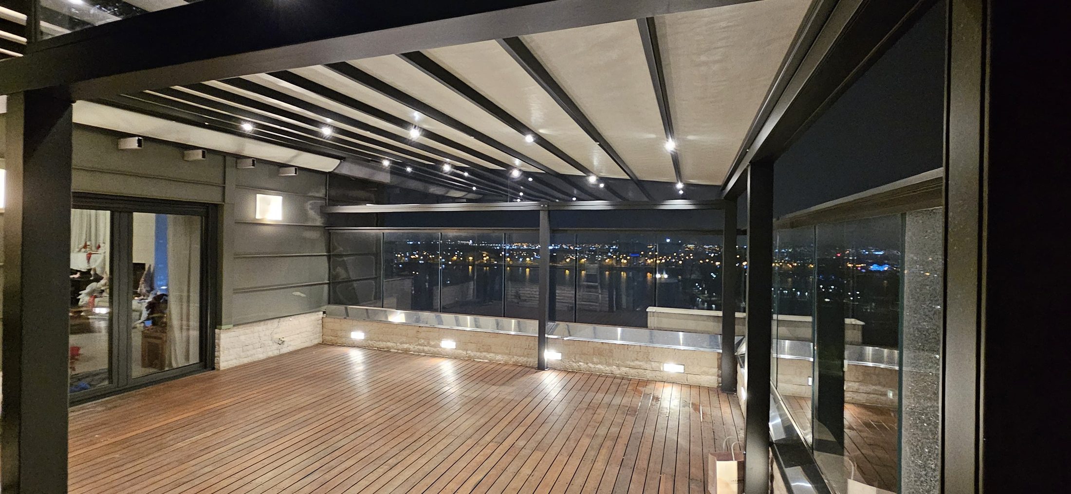 Pergola retractabila