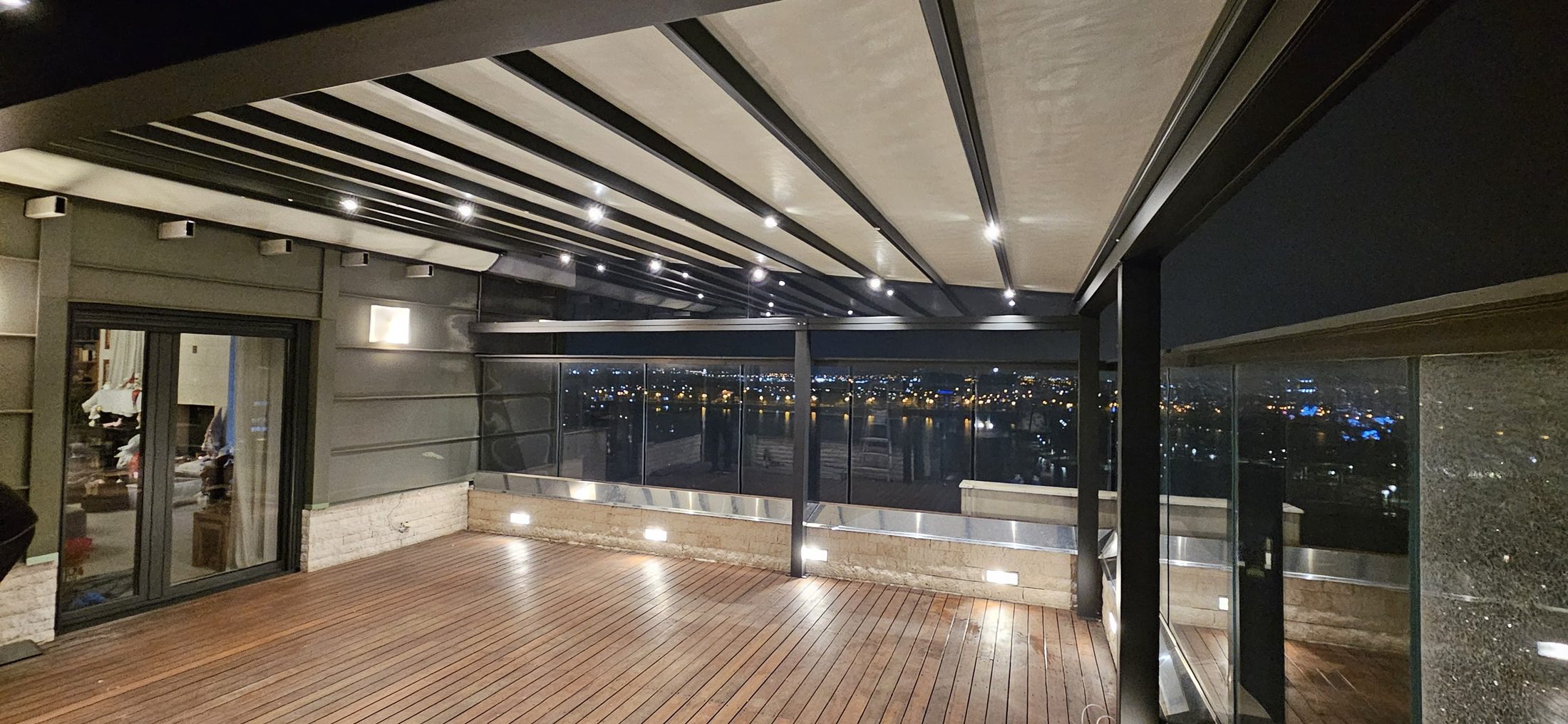Pergola retractabila