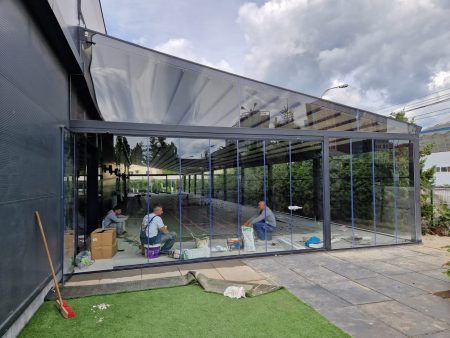 pergola retractabila inchidere cu sticla